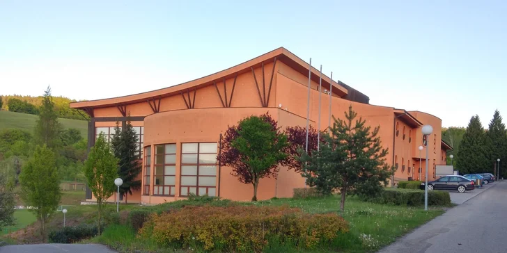 Samozřejmě nechybí odpočinková zóna, kde si přiťuknete proseccem.