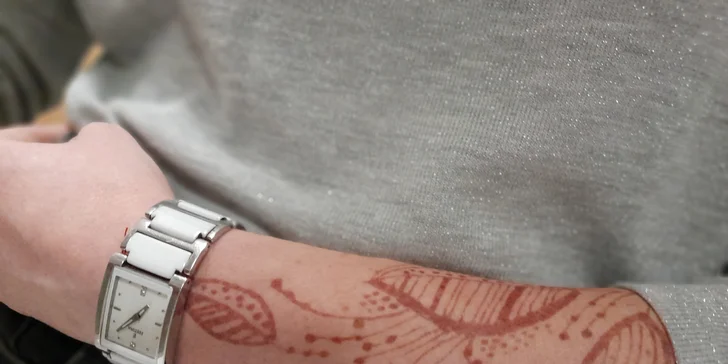Henna patří k nejoblíbenějším přírodním barvám používaným ke zdobení těla.