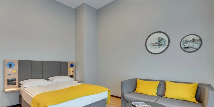 V nabídce je dvoulůžkový pokoj Classic (22⁠–⁠24 m²), Superior Double (21⁠–⁠25 m²) s prostornější postelí a Family Studio (32 m²) s rozkládací pohovkou a balkonem.

