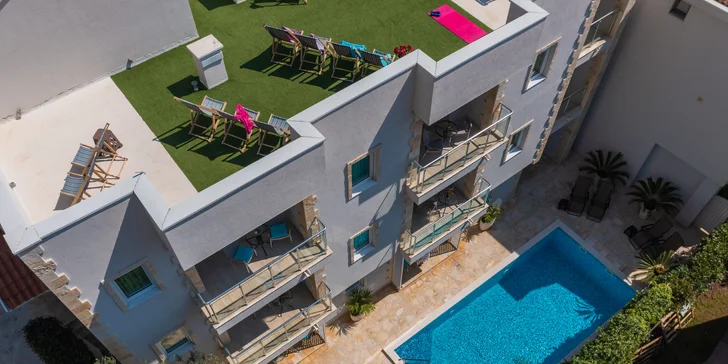 Okrem skvelej lokality vám apartmány ponúkajú aj možnosť kúpania v bazéne.