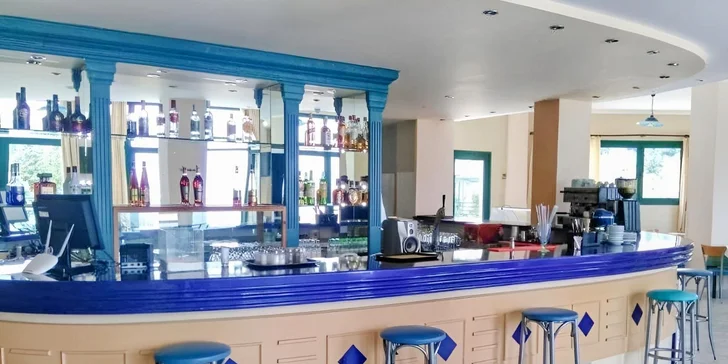 Pokud jde o stravování, hotel se drží osvědčeného modelu polopenze. 
