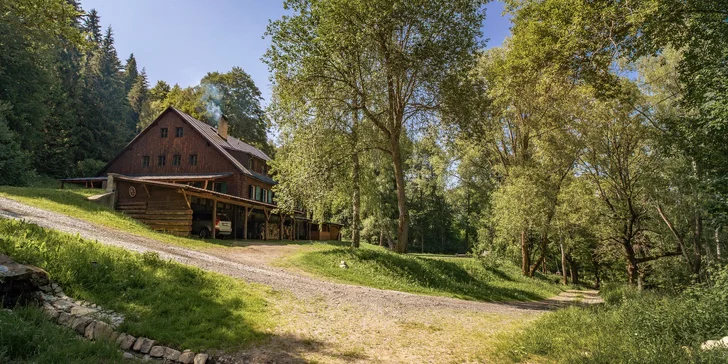 Chata sa nachádza na samote, spoločnosť vám bude robiť len príroda.