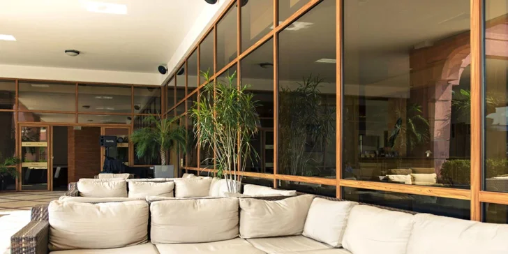 Celý zážitek doplňuje síť stylových barů – od elegantního lobby baru až po bary u bazénu.