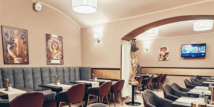 Z útulné hotelové restaurace se hostům nechce odcházet. 