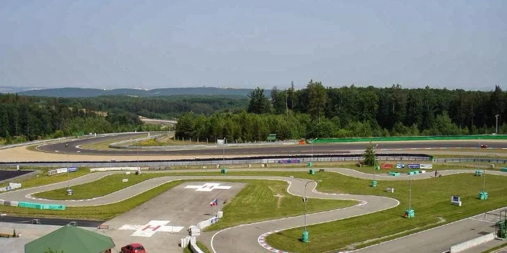 Asfaltová dráha Automotodrom má skvělé hodnocení zákazníků.
