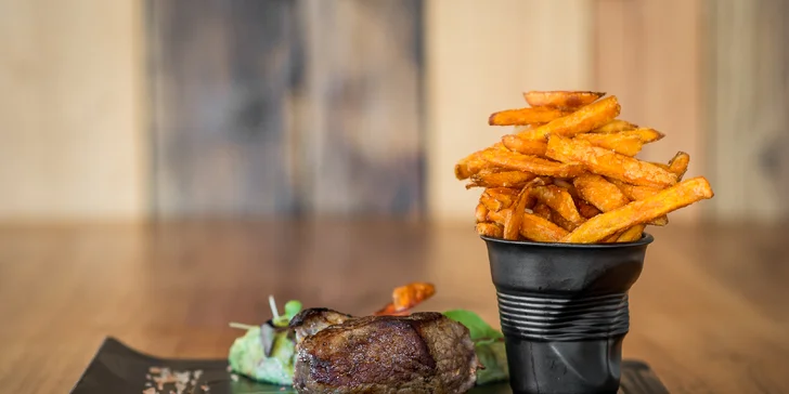 200 g Teľací rump steak + 180 g batátové hranolky