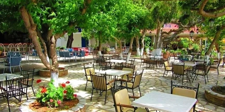 Součástí penzionu je bar a restaurace. 