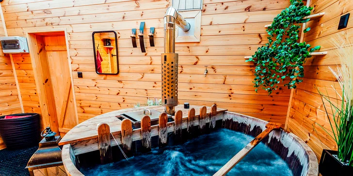 Čaká vás romantika s fľašou vína či wellness. Ak prídete autom, parkovanie máte zadarmo.