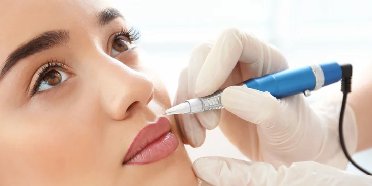 Konec dennímu líčení: permanentní make-up očních linek nebo rtů