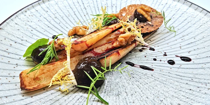Menu se každý měsíc mění. Šéfkuchař využívá sezónní a čerstvé produkty.