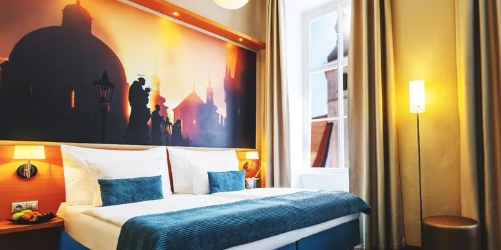 Na pokoji najdete také minibar, TV a bezplatně se tu připojíte na Wi-Fi.