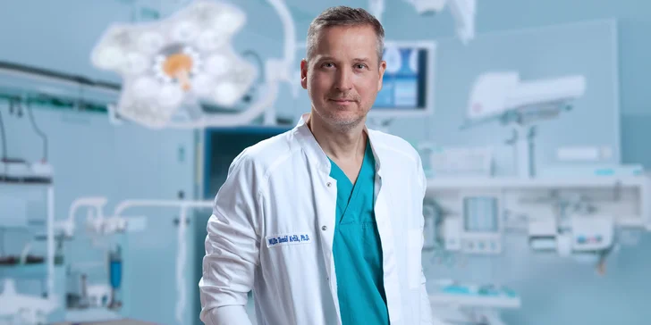 Zákroky vykonáva špičkový neurochirurg MUDr. Tomáš Krčík, PhD.