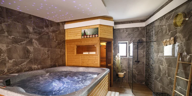 Odpočiňte v hotelovém wellness. Správná varianta vám poskytne hodinový relax v sauně či vířivce.