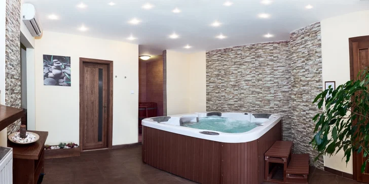 V hotelové wellness sekci se těšte na vířivku i finskou saunu. 