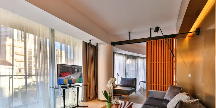 Najdete tu také TV, trezor a minibar.