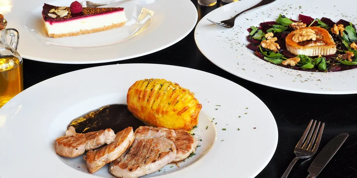 3chodové menu a výhled na jezero: carpaccio, panenka a malinový cheesecake