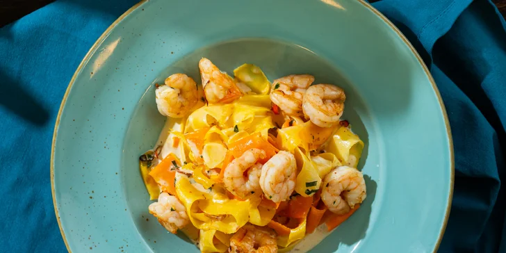 Zeleninové papardelle s grilovanými krevetami