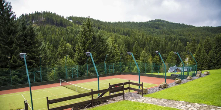 Zahrajte si ping-pong, tenis, badminton, bowling či billiard.