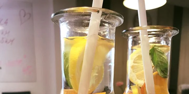 Ke kávě dostanete i limonádu s ovocem. Vyberete si ji ze 4 druhů.