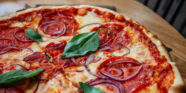Vynikajúci burger či pizza s nápojom v novootvorenej reštaurácii Pinus