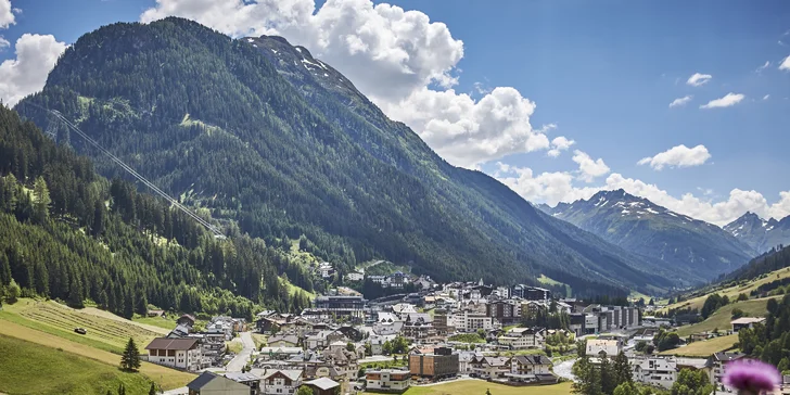 Zkoumání okolí vám usnadní karta výhod Silvretta Card Premium se spoustou slev a jízdným na lanovky. 