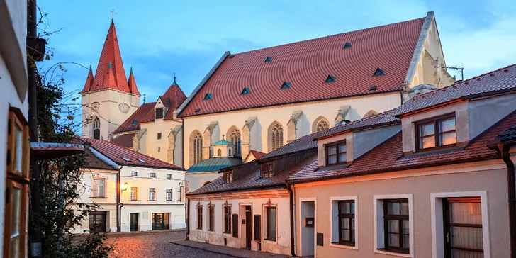 Ve volném čase budete obdivovat krásy města a navštívit můžete i Křížový sklep.