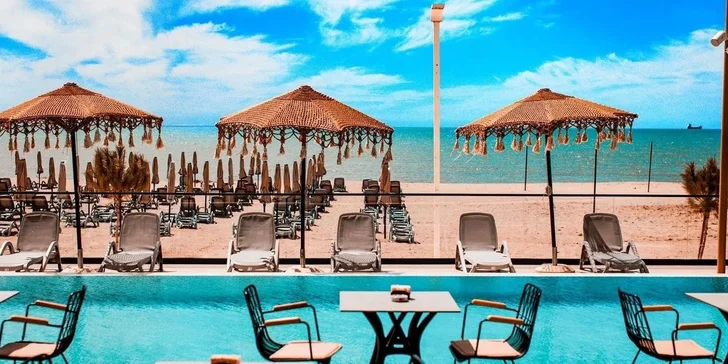 Pokud dáváte přednost sladké vodě, v areálu hotelu najdete bazén.