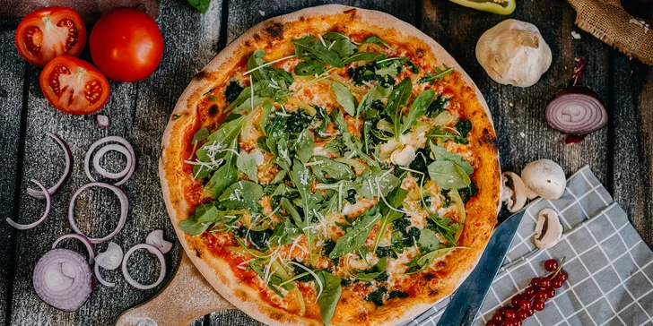 V ceně voucheru máte dvě pizzy Classic podle výběru: Šunka, Hawaii, Don Corleone, Alabama a Funghi.