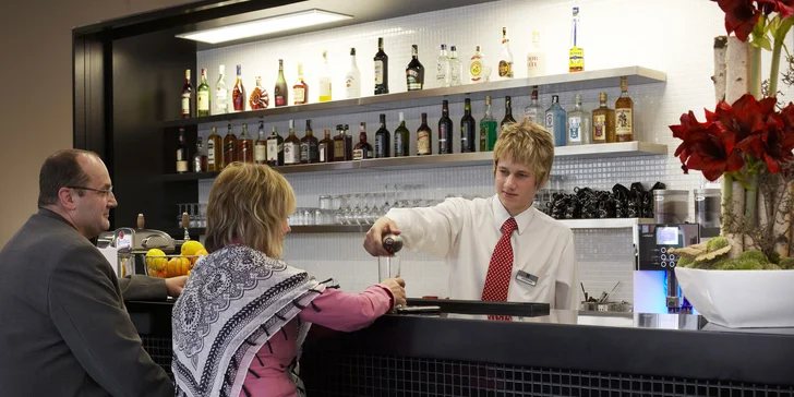 Restaurace je otevřená až do 22 hodin. Zajděte večer na sklenku.