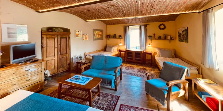 Bývať budete v apartmánoch U kapličky v obci Veľká pri Kamýku nad Vltavou.