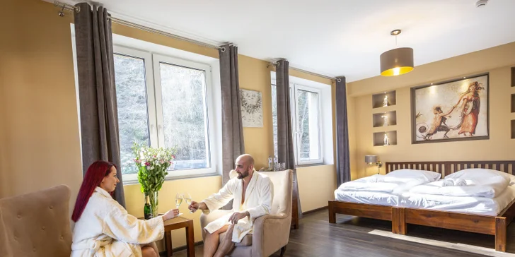 V romantickém balíčku vás čeká pokoj vskutku luxusní.