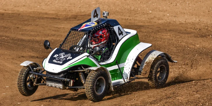 Na hlíně nebo asfaltu odkrouží malí závodníci 5–10 kol. Instruktorem vašeho dítěte bude aktivní závodník v kategorii SUPERBUGGY.