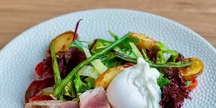 Restaurace se zaměřuje hlavně na italskou kuchyni a potěší vás i nabídkou kvalitních vín.