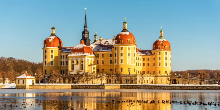 Rozprávkový zámok Moritzburg, ktorý sa objavil aj v rozprávke Tři oříšky pro Popelku
