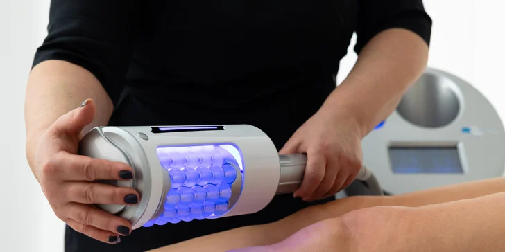 Prístroj zlepšuje krvný obeh a tok lymfy, stimuluje tvorbu kolagénu a elastínu, urýchľuje metabolické procesy a odstraňuje toxíny