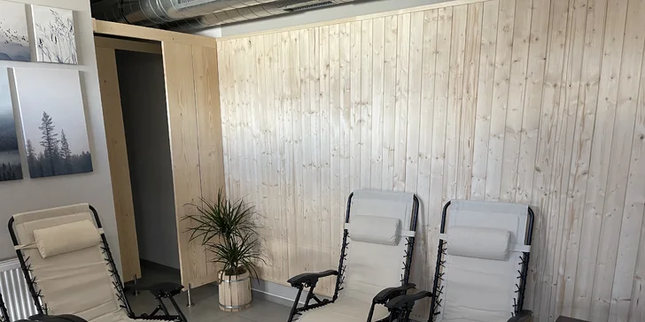 Sauna je veřejná, kapacita je 8 osob.
