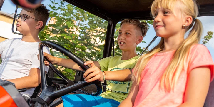 Nejprve vás proškolí instruktor a pak můžete za volant sednout vy nebo už děti od 6 let.