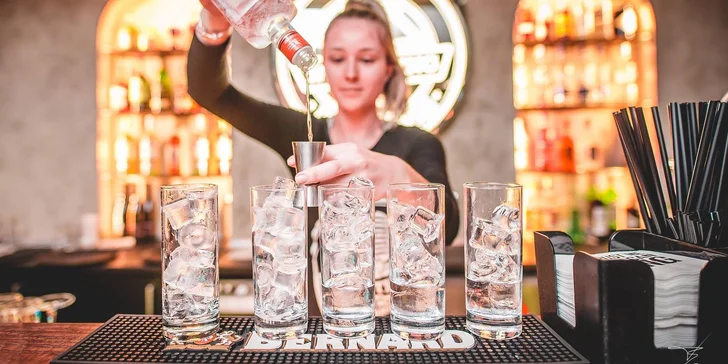 2× nebo 10× Gin & tonic v historickém centru Brna: varianty Pink, Orange a Classic