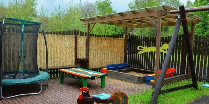 Restaurace nezapomíná ani na děti, které tady mají skvělé zázemí.