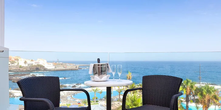 Všechny hotelové pokoje nabízí také balkon.
