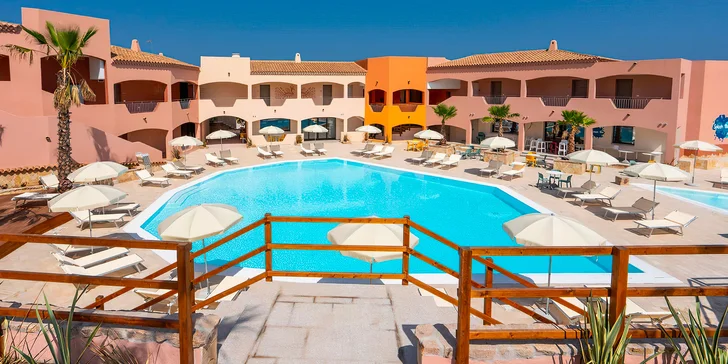 Hotel disponuje 4 bazény. 
