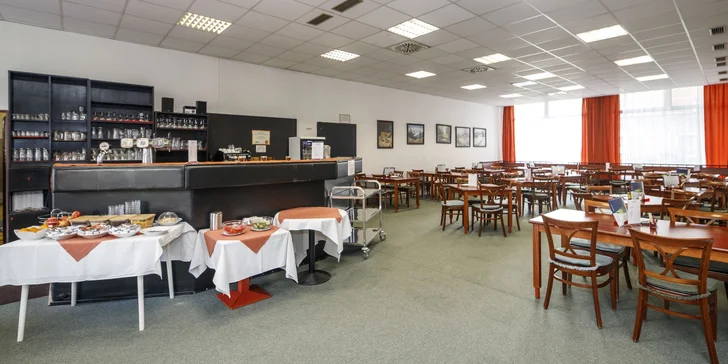 Každé ráno v hotelu posnídáte a pak už hurá objevovat Jeseníky.