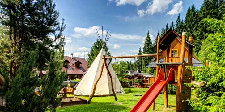 Najmenších hostí poteší skvelé detské ihrisko s hojdačkami, preliezkami, vežou, horolezeckou stenou a pieskoviskom. 