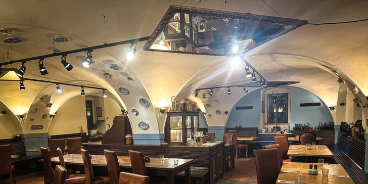 Panuje tu pohodová atmosféra a na čepu je pivo z plzeňského pivovaru. 