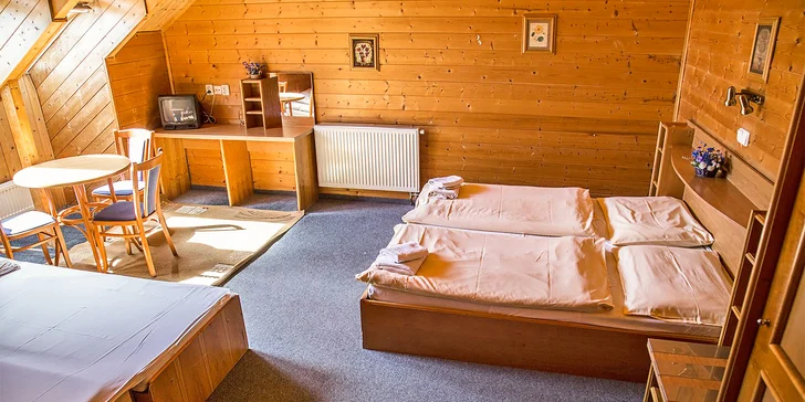 Pokoj pro vás připraví v hotelu, nebo depandancích Petr či Bellevue.