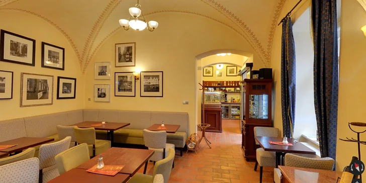 Součástí hotelu je stylová kavárna Café Štrúdl. 