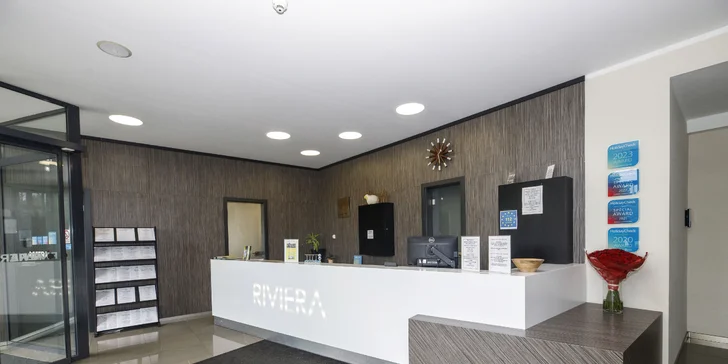 Pobyt na břehu jezera a v blízkosti lyžařských středisek: polopenze, bazén a vířivka