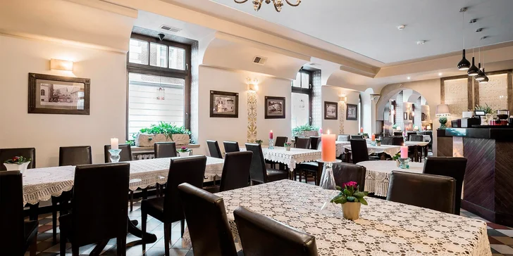 Snídaně jsou bufetové nebo servírované, u večeře budete mít k dispozici vždy 50 zlotých na výběr jídla z menu.