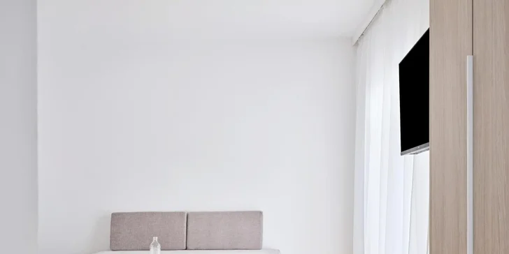 Na výběr máte z prostorných studií i apartmánů s oddělenou ložnicí, což z resortu dělá ideální základnu pro rodiny i páry hledající prostor.