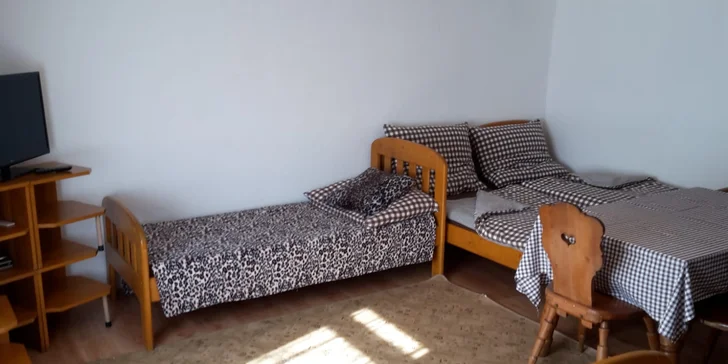 Součástí chalupy jsou dvě ložnice.